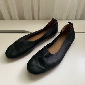 Everlane day flats in black